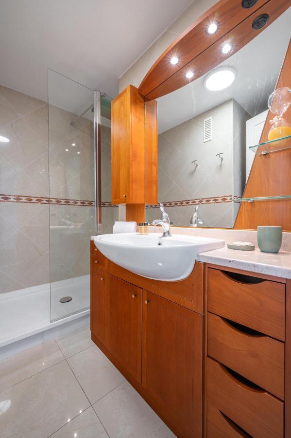 Appartement La Grande Palmeraie - Spacieux Avec Vue Mer, Terrasse, Port De Garavan
