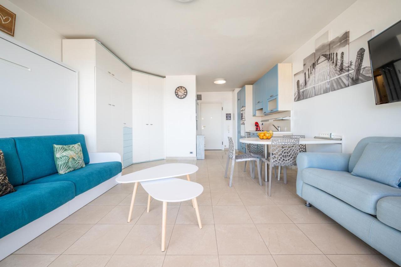 Apartment La Grande Palmeraie - Spacieux Avec Vue Mer, Terrasse, Port De Garavan Menton
